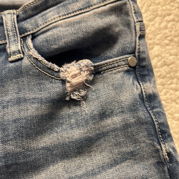 Judy Blue Boyfriend Jeans in Blue with Distressed Details - Picture 4 of 10